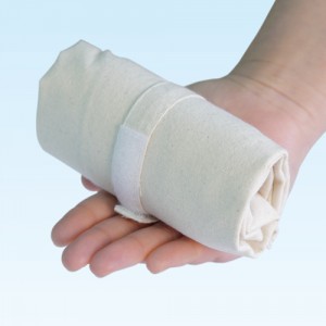 たたんで丸めてコンパクトに