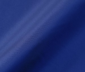 高級感あふれる光沢感とパリッとしたハリ感のあるタフタ生地